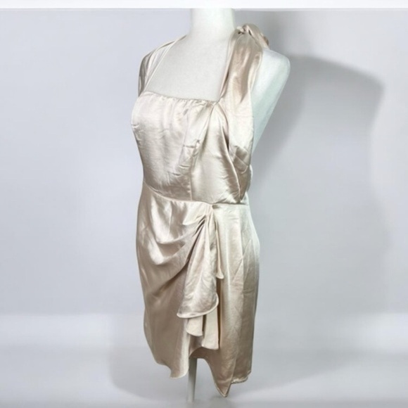 Selfie Leslie Dresses & Skirts - Selfie Leslie dress womens large Halter Draping Champagne Color Romantic